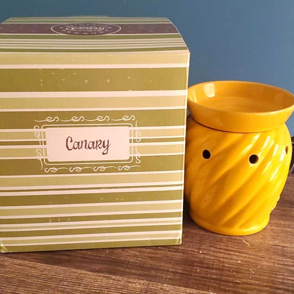 Scentsy Warmer - Mid Size - Canary